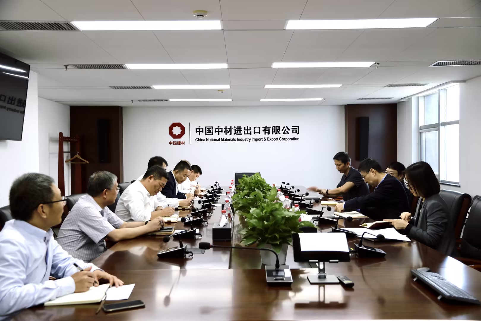 集团党委常委、副总经理王于猛一行到公司调研指导工作