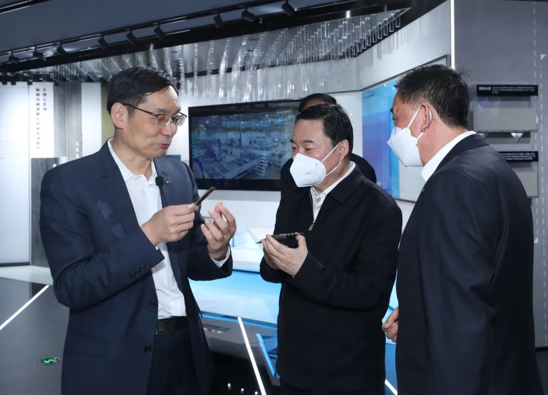 郝鹏到中国建材调研强调 深化改革创新 建世界一流材料产业集团 更好支撑实体经济发展