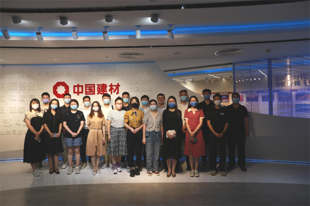 公司组织团员及新员工参观学习集团展厅